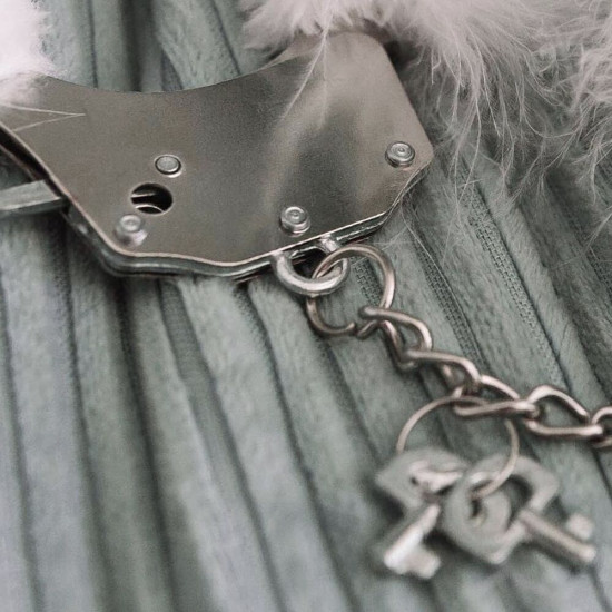Наручники металеві Adrien Lastic Handcuffs White з білою пухнастою обробкою Наручники металеві Adrien Lastic Handcuffs White з білою пухнастою обробкою