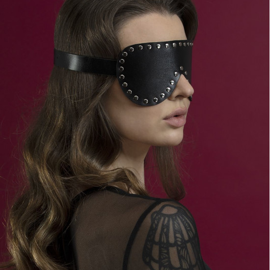 Маска на очі з заклепками Feral Feelings - Blindfold Mask, натуральна шкіра, чорна Маска на очі з заклепками Feral Feelings - Blindfold Mask, натуральна шкіра, чорна