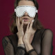 Маска на очі з заклепками Feral Feelings - Blindfold Mask, натуральна шкіра, біла Маска на очі з заклепками Feral Feelings - Blindfold Mask, натуральна шкіра, біла