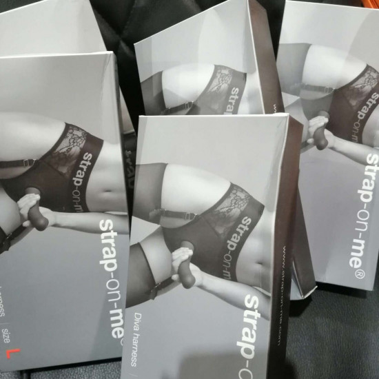 Мереживні трусики для страпона з підв’язками для панчіх Strap-On-Me DIVA HARNESS L (м'ята упаковка!) Мереживні трусики для страпона з підв’язками для панчіх Strap-On-Me DIVA HARNESS L (м'ята упаковка!)