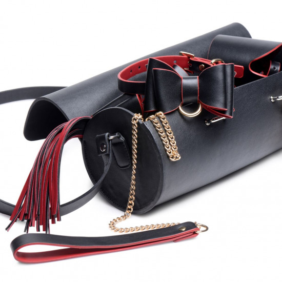 Набір БДСМ з дорожньою сумкою Master Series: Bow — Luxury BDSM Set With Travel Bag, 11 предметів Набір БДСМ з дорожньою сумкою Master Series: Bow — Luxury BDSM Set With Travel Bag, 11 предметів