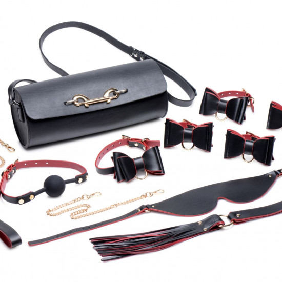 Набір БДСМ з дорожньою сумкою Master Series: Bow — Luxury BDSM Set With Travel Bag, 11 предметів Набір БДСМ з дорожньою сумкою Master Series: Bow — Luxury BDSM Set With Travel Bag, 11 предметів