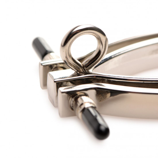 Затискач для статевих губ Master Series: Pussy Tugger Adjustable Vagina Clamp with Chain Затискач для статевих губ Master Series: Pussy Tugger Adjustable Vagina Clamp with Chain